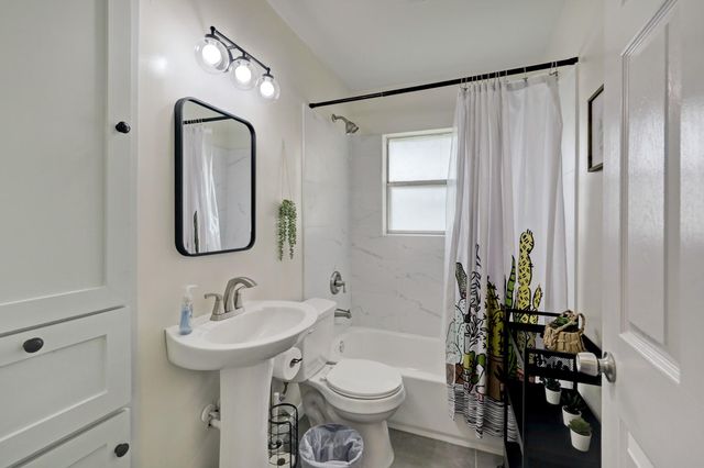 220 Caplin Street, Houston, TX 77022