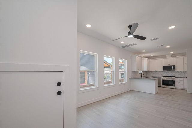 1354 W 24th Street, Houston, TX 77008