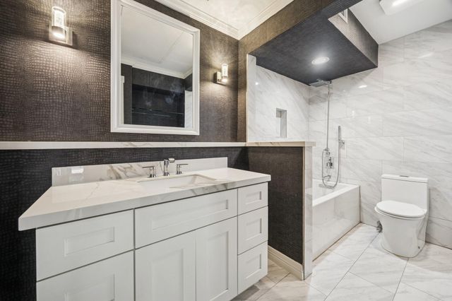 5200 Weslayan Street 101, Houston, TX 77005