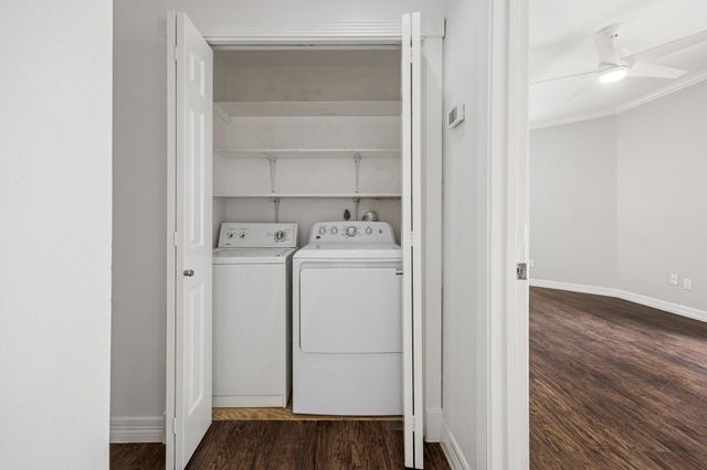 5200 Weslayan Street 101, Houston, TX 77005