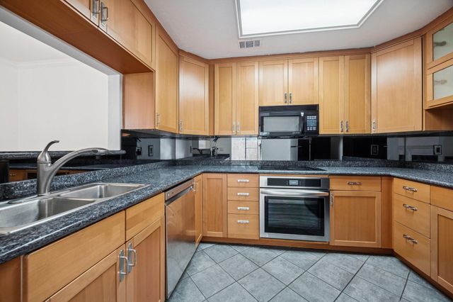 5200 Weslayan Street 101, Houston, TX 77005