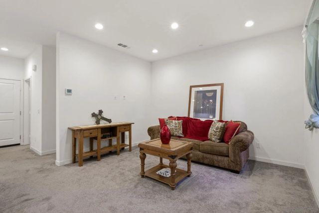 4129 Sitio Flor, Oceanside, CA 92057