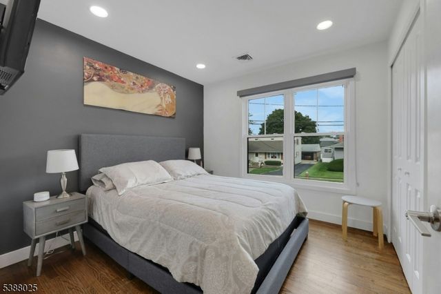 30 Woodside Ave, Hasbrouck Heights Boro, NJ 07604