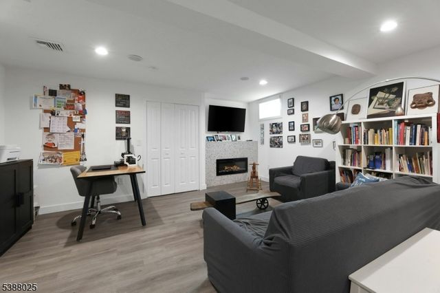 30 Woodside Ave, Hasbrouck Heights Boro, NJ 07604