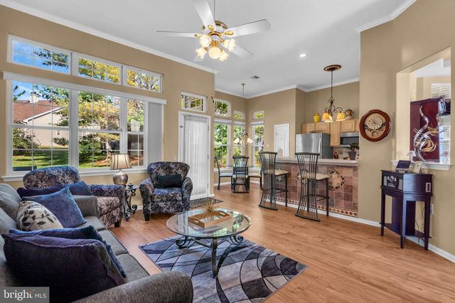 17 FOUNTAIN VIEW DR, Barnegat, NJ 08005