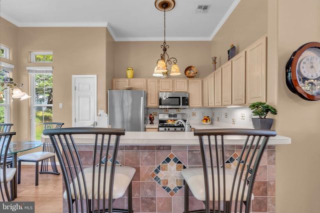 17 FOUNTAIN VIEW DR, Barnegat, NJ 08005