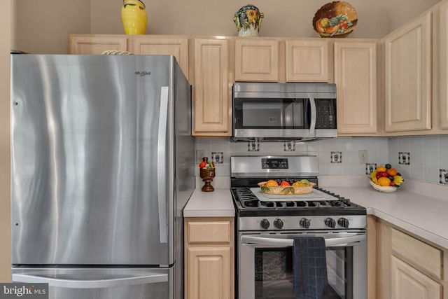 17 FOUNTAIN VIEW DR, Barnegat, NJ 08005