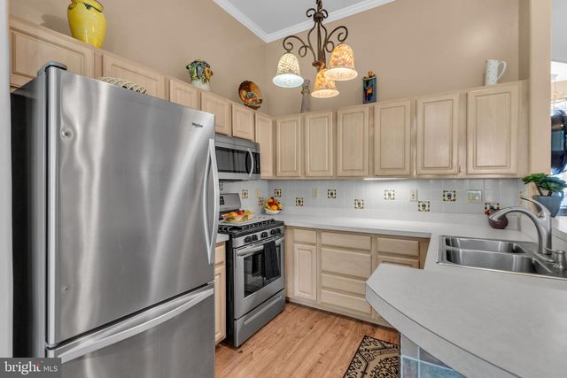17 FOUNTAIN VIEW DR, Barnegat, NJ 08005