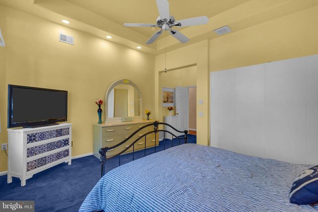 17 FOUNTAIN VIEW DR, Barnegat, NJ 08005