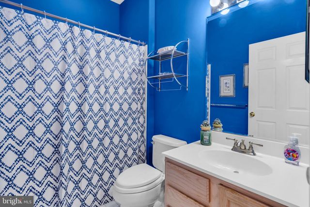 17 FOUNTAIN VIEW DR, Barnegat, NJ 08005
