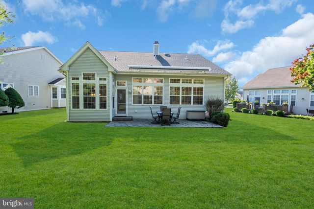 17 FOUNTAIN VIEW DR, Barnegat, NJ 08005