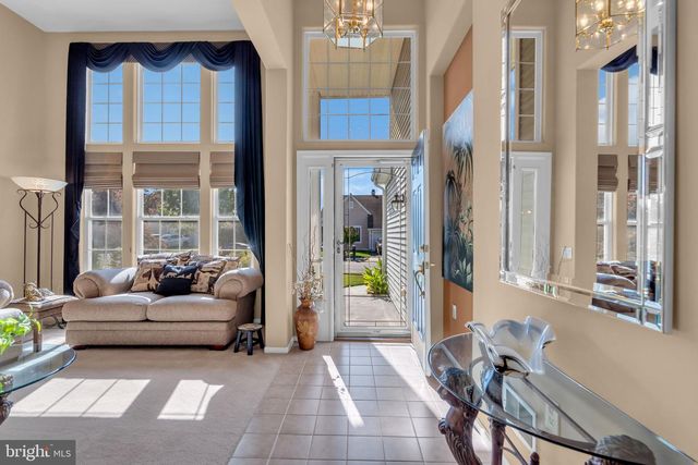 17 FOUNTAIN VIEW DR, Barnegat, NJ 08005