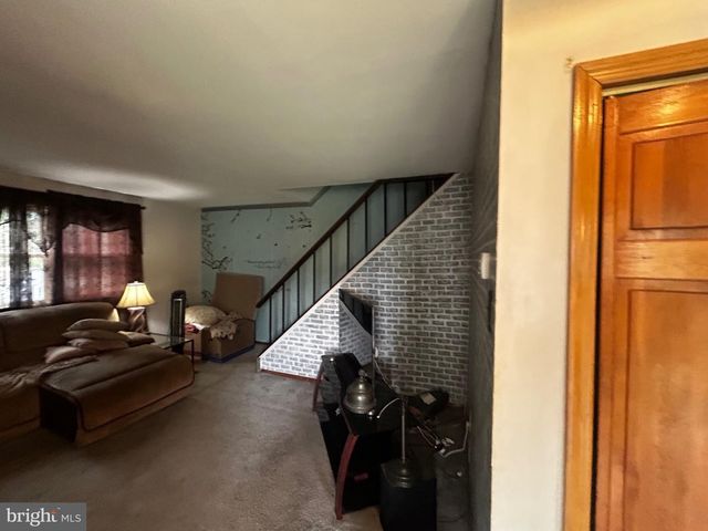 826 AVON RD, Philadelphia, PA 19116
