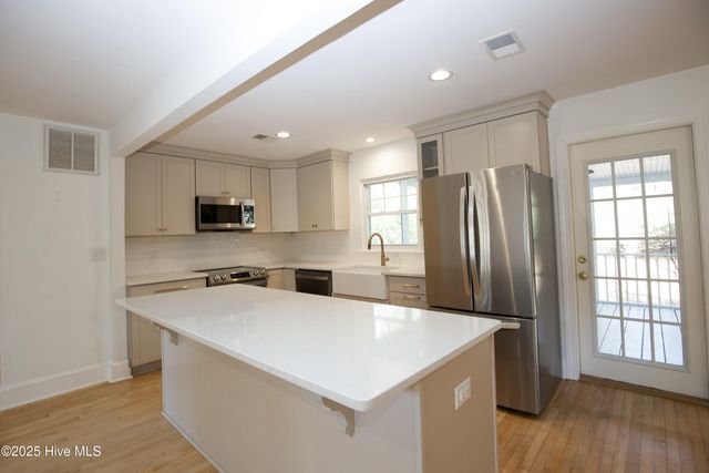 365 E New Jersey Avenue, Southern Pines, NC 28387