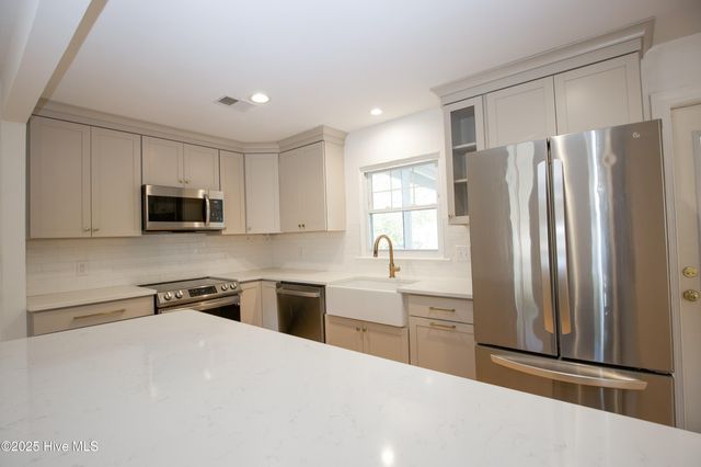 365 E New Jersey Avenue, Southern Pines, NC 28387