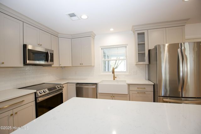 365 E New Jersey Avenue, Southern Pines, NC 28387