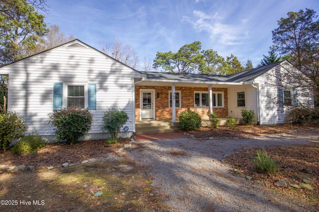 365 E New Jersey Avenue, Southern Pines, NC 28387
