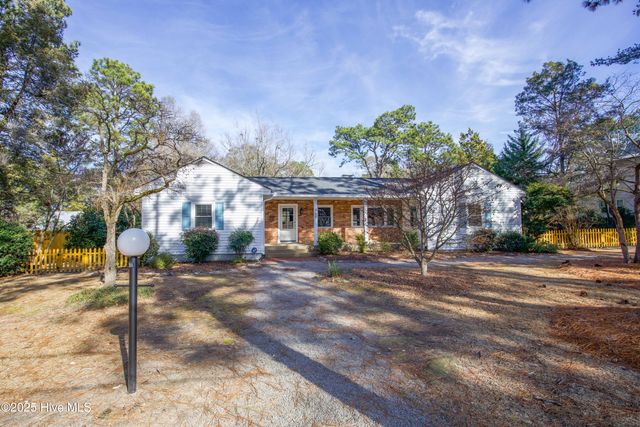 365 E New Jersey Avenue, Southern Pines, NC 28387