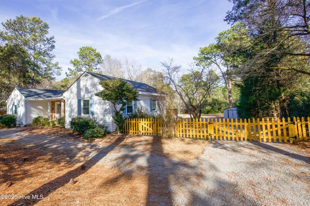 365 E New Jersey Avenue, Southern Pines, NC 28387