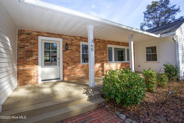 365 E New Jersey Avenue, Southern Pines, NC 28387