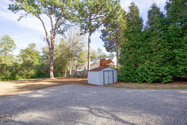 365 E New Jersey Avenue, Southern Pines, NC 28387