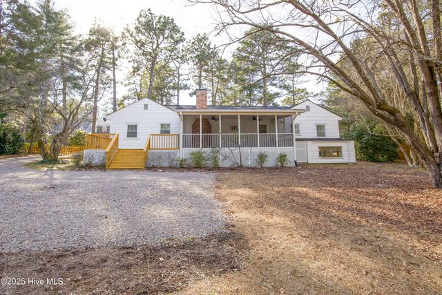 365 E New Jersey Avenue, Southern Pines, NC 28387