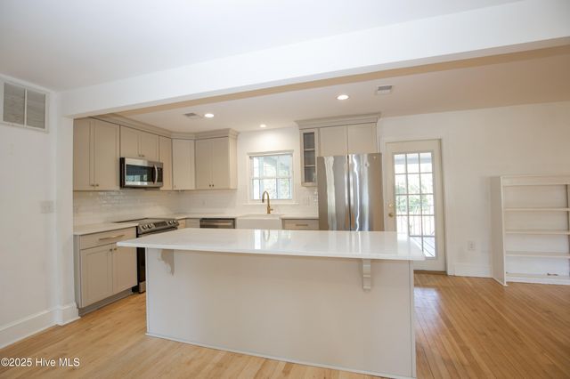 365 E New Jersey Avenue, Southern Pines, NC 28387