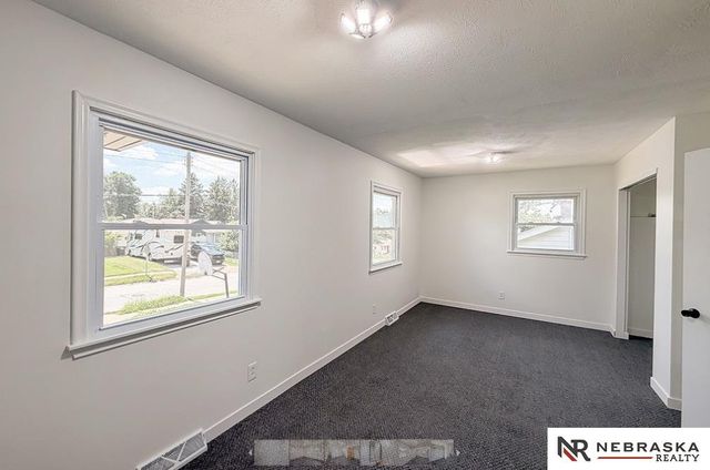 5508 Grand Avenue, Omaha, NE 68104