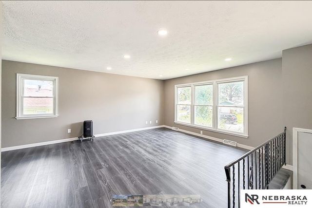 5508 Grand Avenue, Omaha, NE 68104