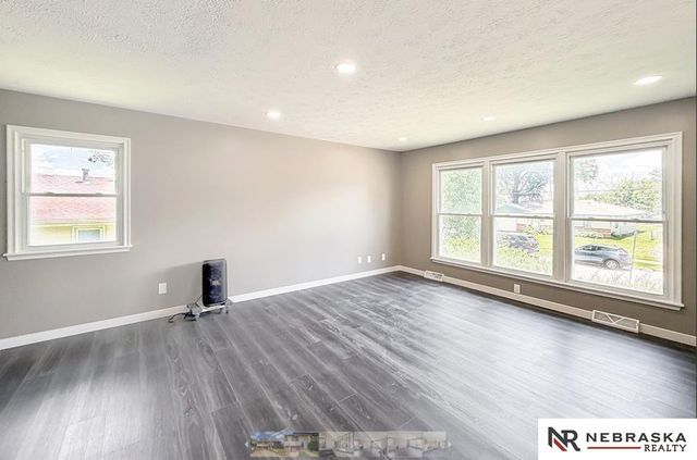 5508 Grand Avenue, Omaha, NE 68104