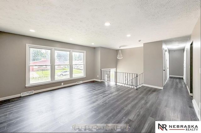 5508 Grand Avenue, Omaha, NE 68104