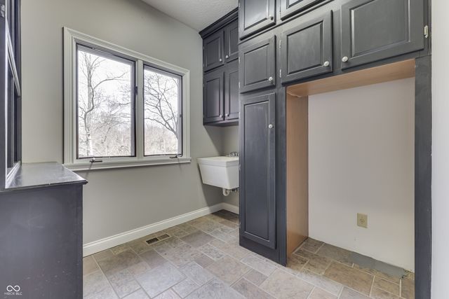 4261 W Stones Crossing Road, Greenwood, IN 46143