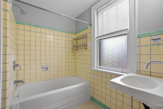 3721 Kessen Avenue, Cheviot, OH 45211