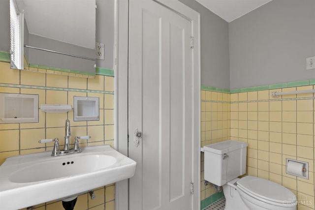 3721 Kessen Avenue, Cheviot, OH 45211