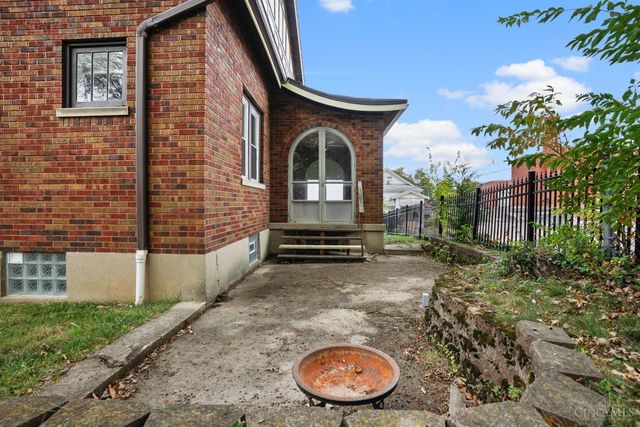 3721 Kessen Avenue, Cheviot, OH 45211