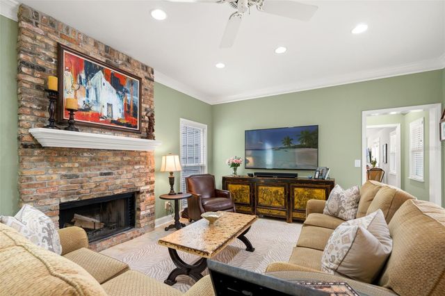 3233 W PARKLAND BOULEVARD, Tampa, FL 33609