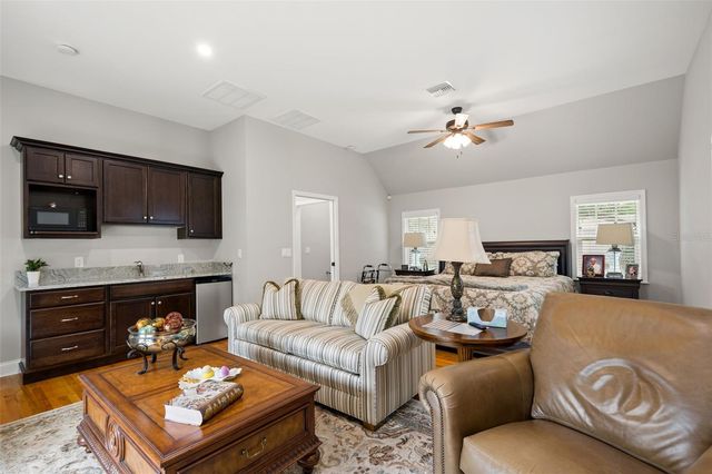 3233 W PARKLAND BOULEVARD, Tampa, FL 33609