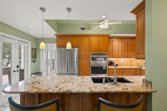 3233 W PARKLAND BOULEVARD, Tampa, FL 33609