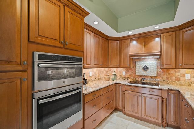 3233 W PARKLAND BOULEVARD, Tampa, FL 33609