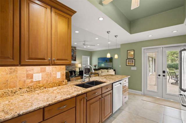 3233 W PARKLAND BOULEVARD, Tampa, FL 33609
