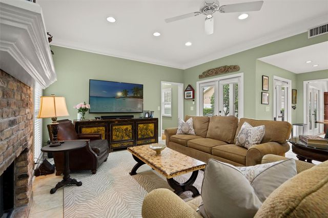 3233 W PARKLAND BOULEVARD, Tampa, FL 33609