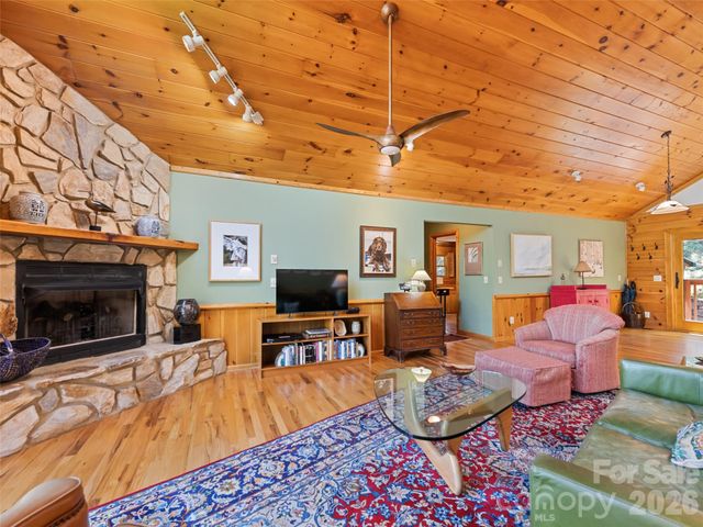 970 Campbell Mountain Drive, Waynesville, NC 28785