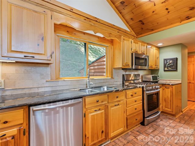 970 Campbell Mountain Drive, Waynesville, NC 28785