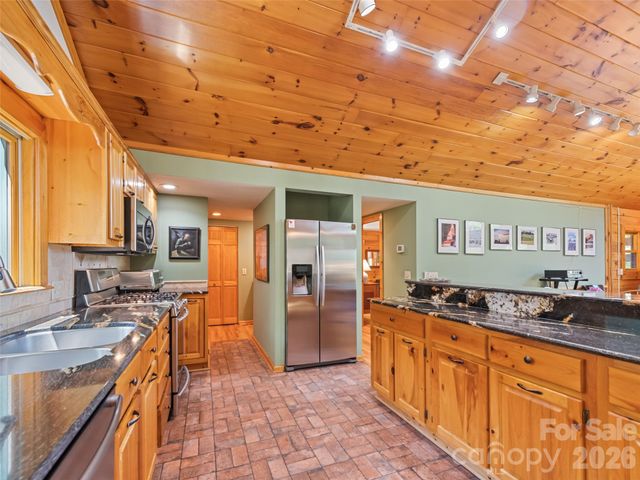 970 Campbell Mountain Drive, Waynesville, NC 28785