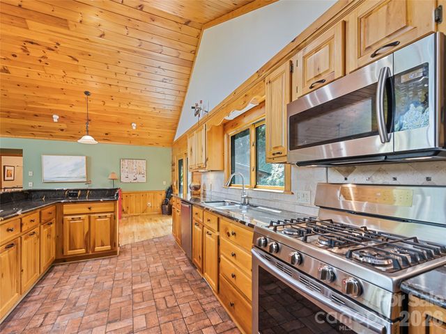 970 Campbell Mountain Drive, Waynesville, NC 28785