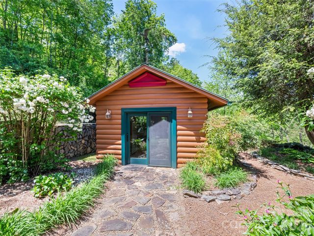 970 Campbell Mountain Drive, Waynesville, NC 28785
