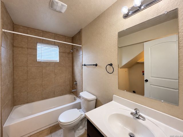 1221 N Navidad St Unit 1, San Antonio, TX 78207