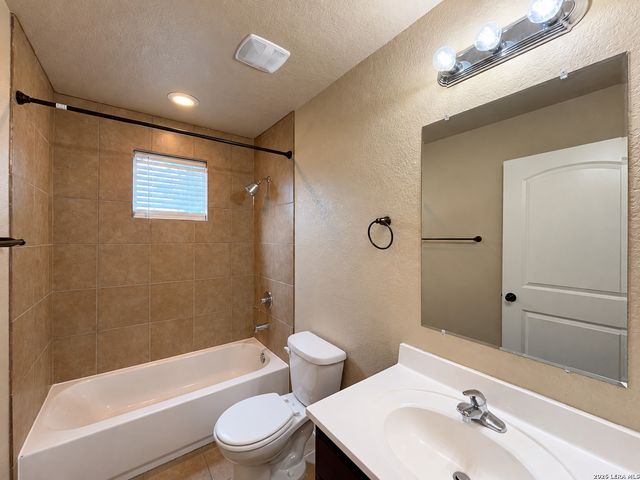 1221 N Navidad St Unit 1, San Antonio, TX 78207