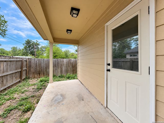 1221 N Navidad St Unit 1, San Antonio, TX 78207