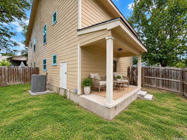 1221 N Navidad St Unit 1, San Antonio, TX 78207